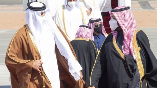 الأمير محمد بن سلمان يستقبل الشيخ تميم بن حمد في قمة العلا