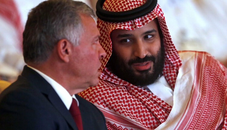 باسم عوض الله بمقدمة من سيفرج عنهم