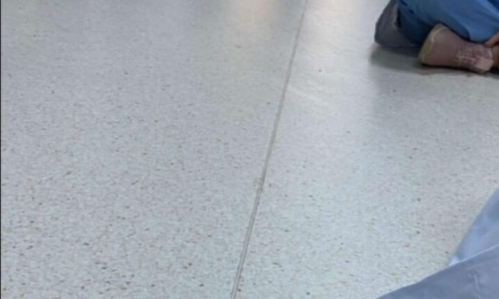 طالبات جامعيات في السعودية يفترش الأرض لتقديم اختبار