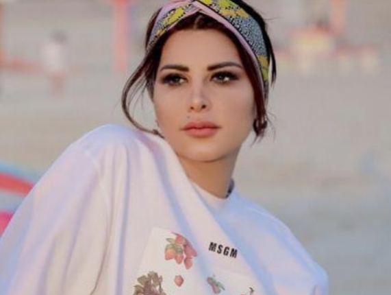 الفنانة شمس