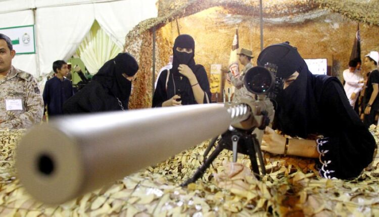 الدفاع السعودية فتحت باب التجنيد للشباب والفتيات