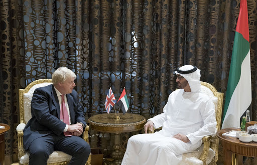 أحد حكام الإمارات مع رئيس وزراء بريطانيا