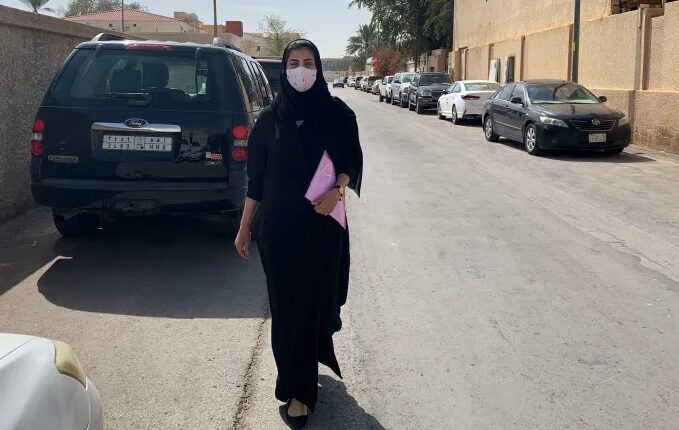 لجين الهذلول وآلاف المعتقلين السابقين ممنوعين من السفر خارج السعودية