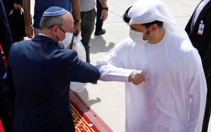 مسؤولا من الإمارات وإسرائيل