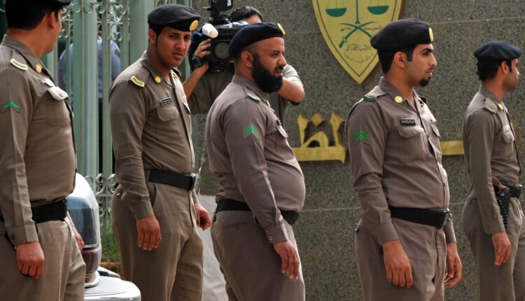 الرياض- خليج 24| كشفت وسائل إعلام في المملكة العربية السعودية عن سرقات جديدة غريبة، تظهر مدى حالة الانفلات الأمني وعدم السيطرة على الأوضاع.