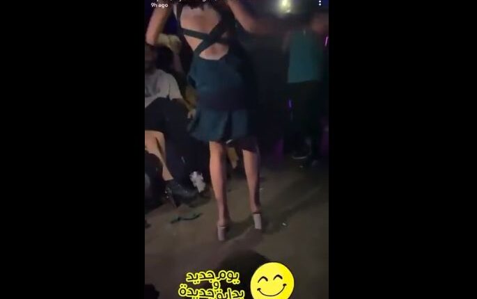 شاهد| فتيات يرقصن بملابس مثيرة خلال حفل فاضح بالعاصمة السعودية