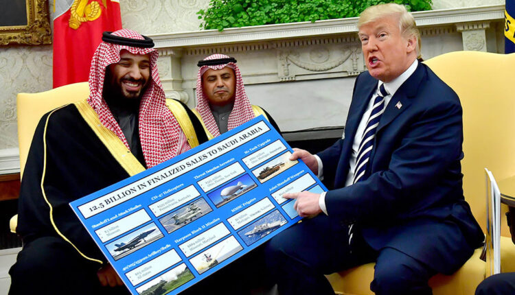 واشنطن- خليج 24| أعلن مايكل وولف مؤلف كتاب "نار وغضب" عن الرئيس الأمريكي السابق دونالد ترامب نيته إصدار كتاب جديد في شهر يوليو المقبل.