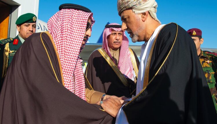 رسالة جديدة ثانية خلال أيام من الملك سلمان لسلطان عمان.. هل تنقذ مسقط الرياض؟