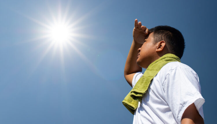 كيف نفرق بين أعراض الإجهاد الحراري وضربة الشمس؟