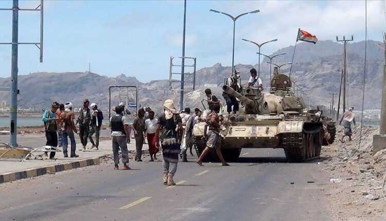 مليشيا الإمارات تقمع بالرصاص مسيرة احتجاجية في عدن وتصيب عددا من المتظاهرين