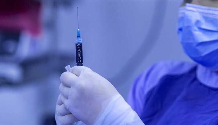 نيويورك تايمز تفضح السعودية: لهذا قامت بإعطاء جرعتين مختلفتين بلقاح كورونا