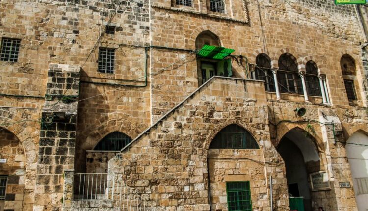 "خليج 24" يكشف تفاصيل مؤامرة إماراتية للسيطرة على مدرسة داخل المسجد الأقصى