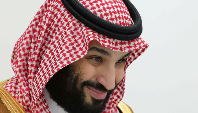 ابن سلمان يعتقل مستشارا شرعيا ورئيس كتابة عدل لانتقاده قرار إغلاق مكبرات الصلاة