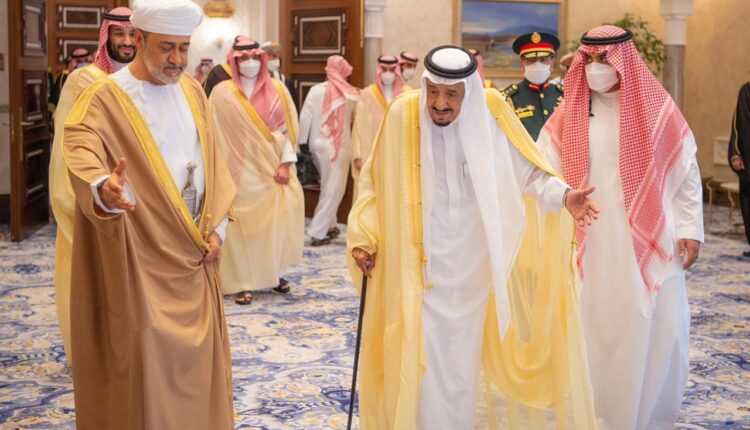 السعودية تعول كثيرا على عمان لإنقاذها من مستنقع اليمن