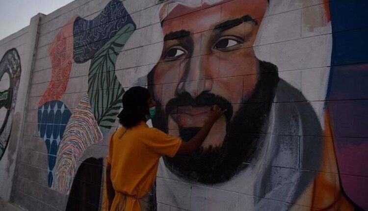 السعودية تعتقل شخصين امتهنا الرسم على الجدران.. لن تصدقوا ماذا اتهما