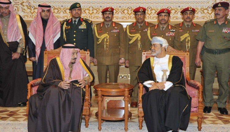 سلطان عمان بالسعودية الأسبوع المقبل بدعوة من الملك سلمان.. ما علاقة الإمارات؟