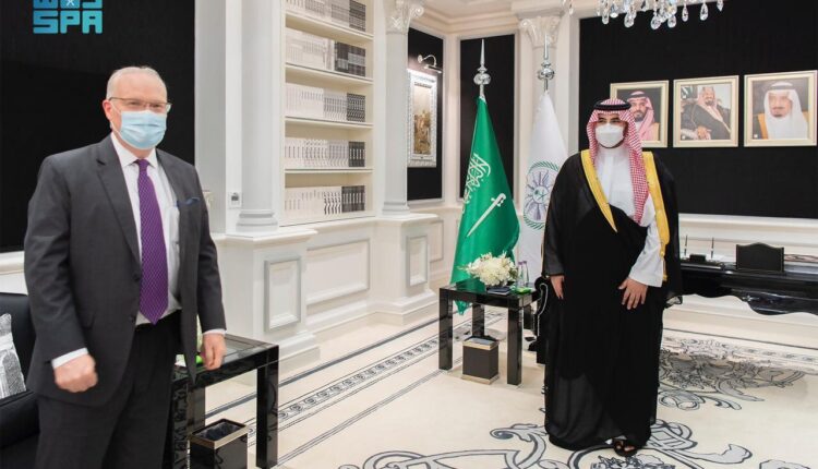 المبعوث الأميركي إلى اليمن بالسعودية مجددا بمحاولة جديدة لإنقاذها من المستنقع