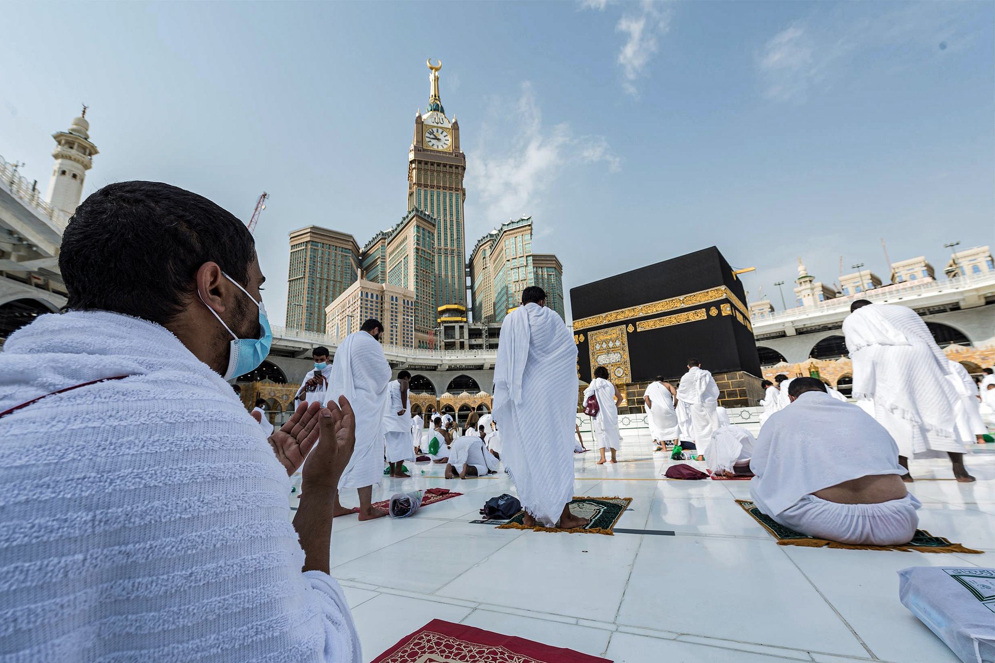الحفلات الغنائية مكتظة.. السعودية تعلن إيقاف إصدار تصاريح الصلاة بالمسجد الحرام