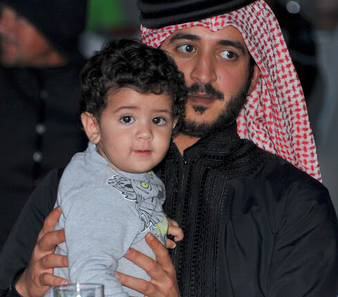 نجل ملك البحرين يُرزق بـ3 توائم ذكور.. ماذا أسماهم؟