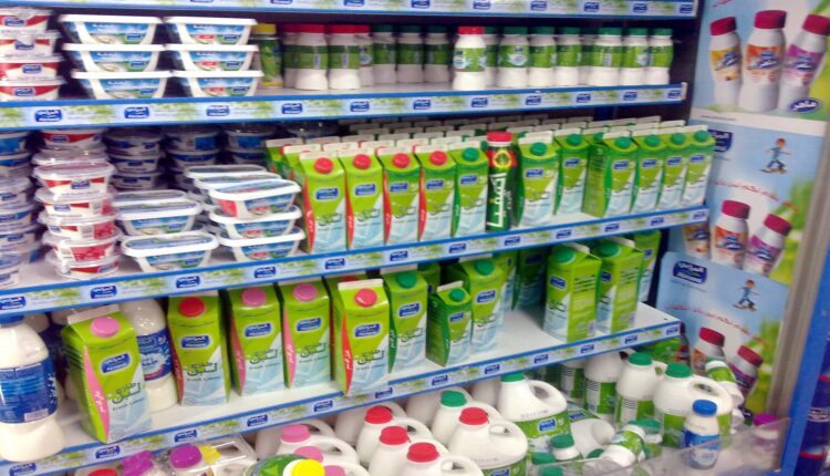 هل تصدق.. الألبان السعودية أقل ثمنا خارج أراضي المملكة.. هل يأخذ ابن سلمان الفرقية؟