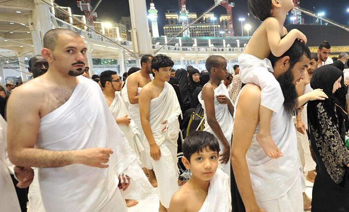 السعودية تعلن عن شرط واحد للسماح لمن هم بعمر 12 لـ18 عاما بأداء العمرة