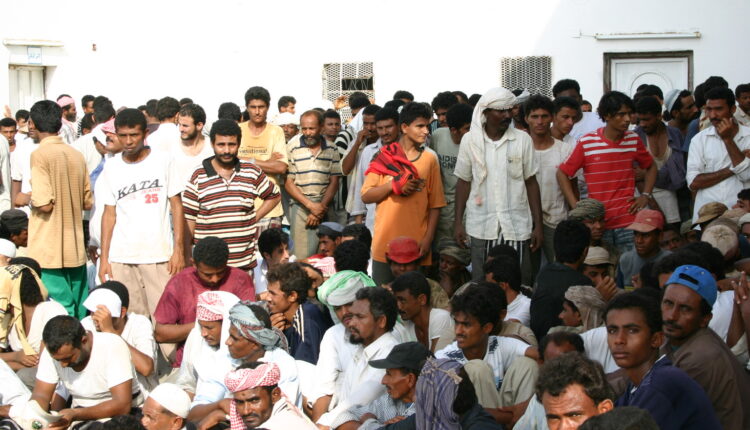 وزير يمني سابق: السعودية تراجعت عن ترحيل المغتربين بشكل مؤقت لامتصاص الغضب