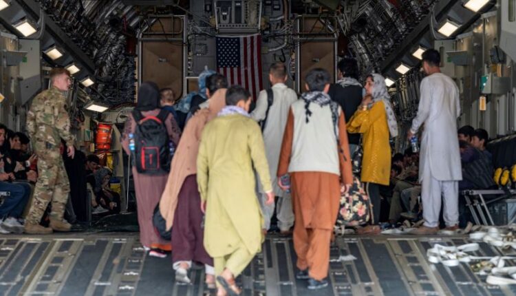 الكويت تكشف عدد اللاجئين الأفغان الذين ستستقبلهم مؤقتا