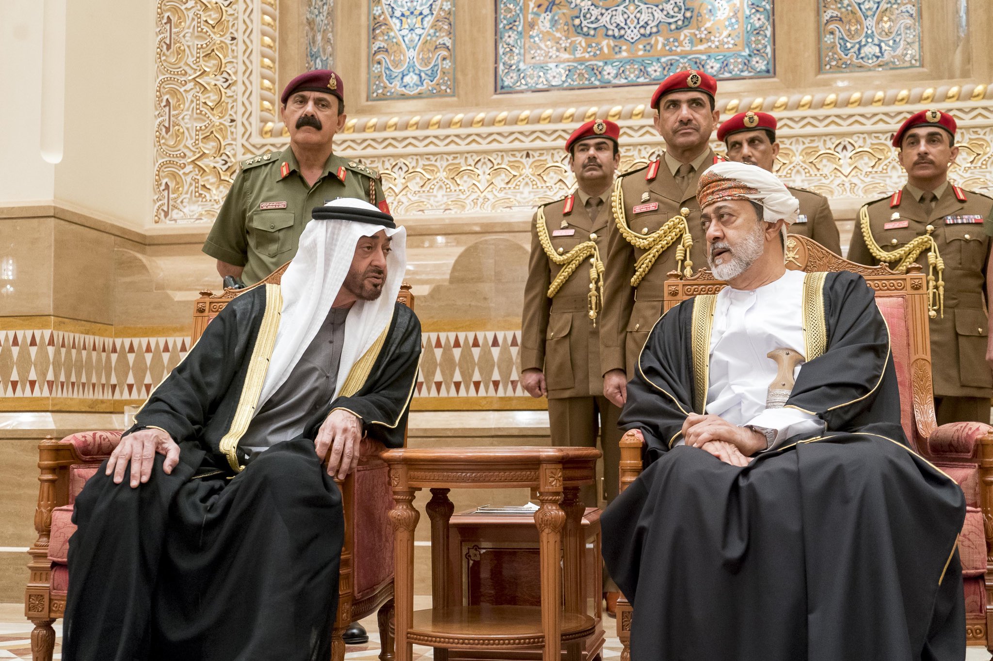 الشاهين يؤكد: تعليمات مؤقتة من حكام الإمارات بعدم استفزاز عمان