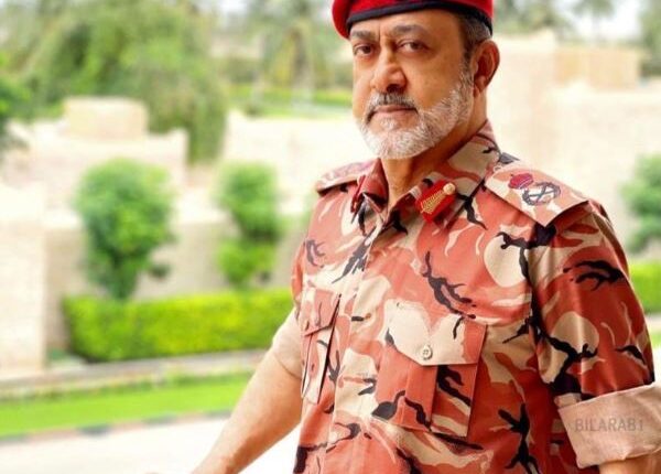 سلطان عمان هيثم بن طارق يظهر بالزي العسكري.. ما الرسالة؟