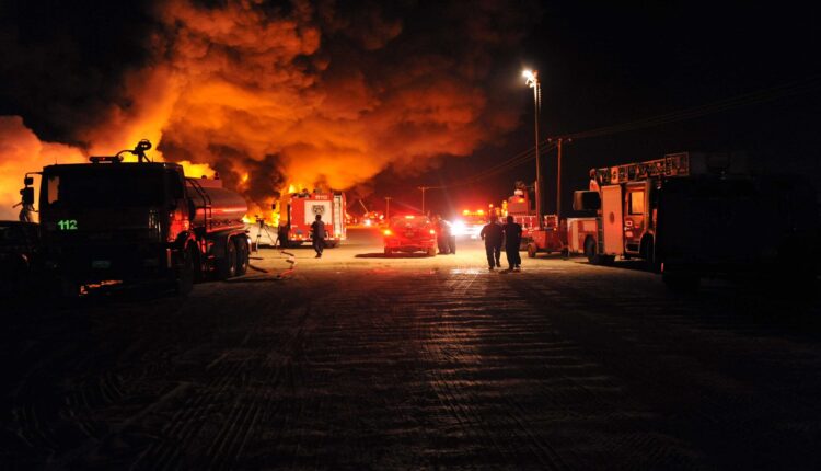 وفاة 3 عمال آسيويين وإصابة 5 آخرين بحريق بسكنهم في الكويت