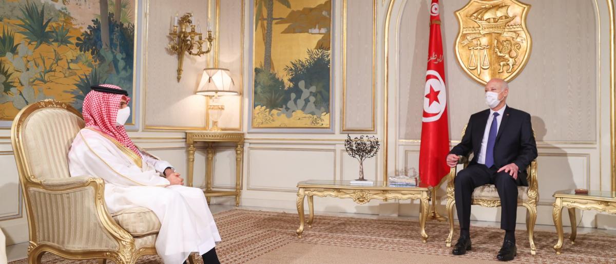 أمر بإرسال مساعدات طبية.. الملك سلمان يهاتف قيس سعيد ويؤكد دعم انقلاب تونس