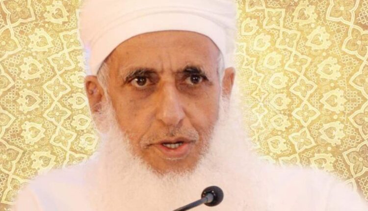 حملة إماراتية واسعة على مفتي سلطنة عمان عقب تهنئته الأفغان