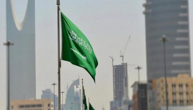 بينهم محافظ وقاض وضباط.. فضائح جديدة بالسعودية حول فساد مسؤولين كبار