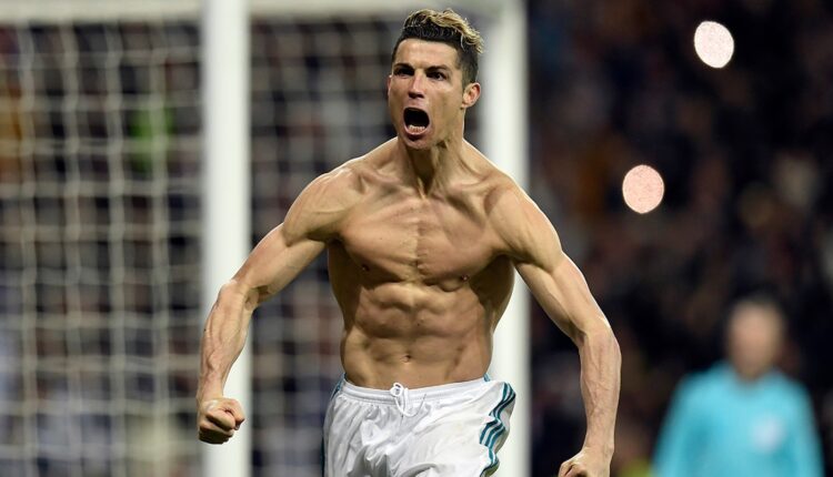 مانشستر يونايتد يعلن التعاقد مع النجم البرتغالي كريستيانو رونالدو