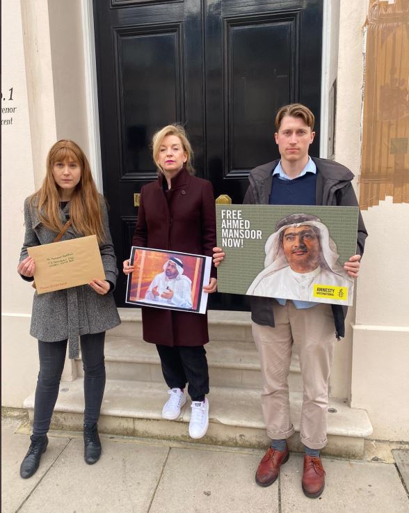 منظمات حقوقية تحتج أمام سفارة الإمارات بلندن مطالبة بالإفراج عن نشطاء حقوق الإنسان