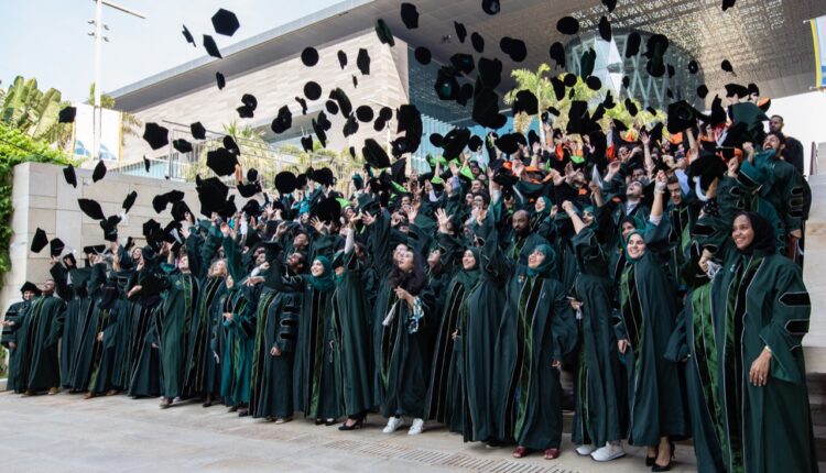 الحادثة الثانية خلال أسابيع.. محاضرة بكلية بالسعودية توجه عبارات غير لائقة لطالباتها