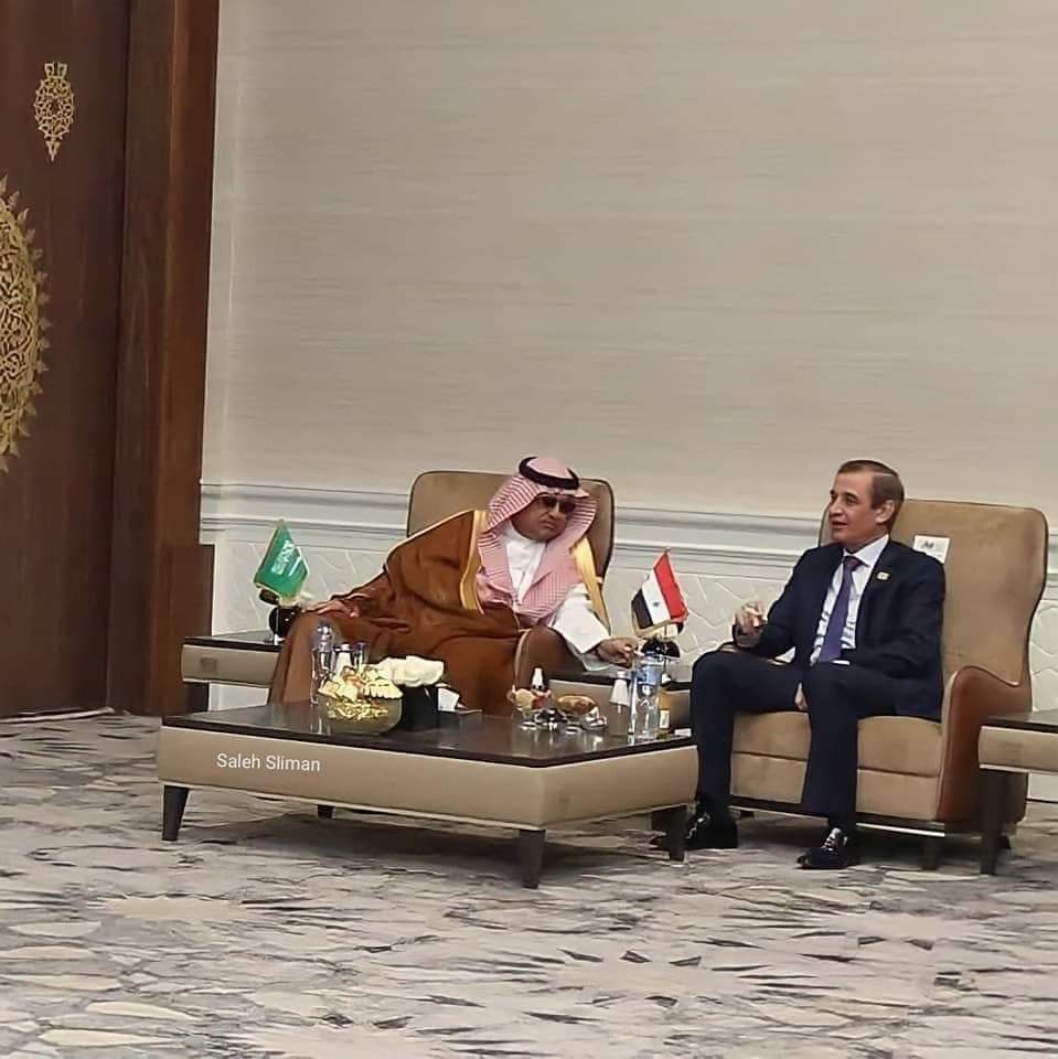 صورة مثيرة لرئيس المخابرات السعودية مع نظيره السوري