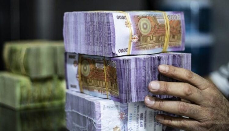 مليشيا الإمارات أفقدته قيمته.. انهيار جديد للريال اليمني والسعودية تقف متفرجة