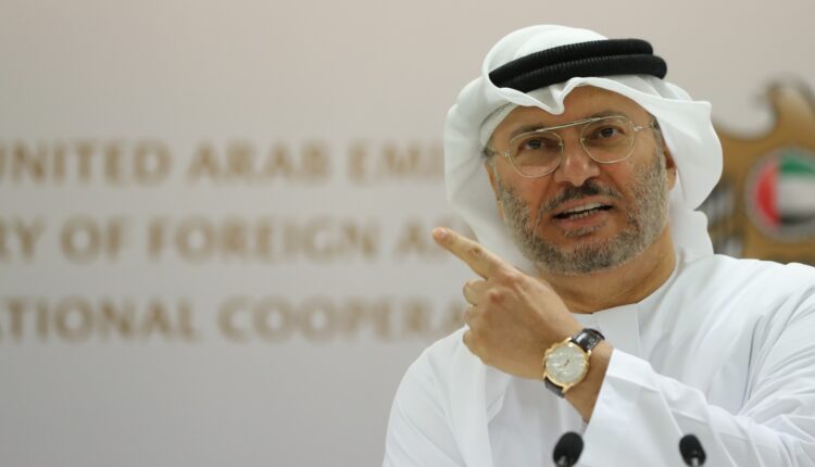 تواصل التحريض عليها سرا.. قرقاش يزعم طي صفحة خلافات الإمارات وقطر