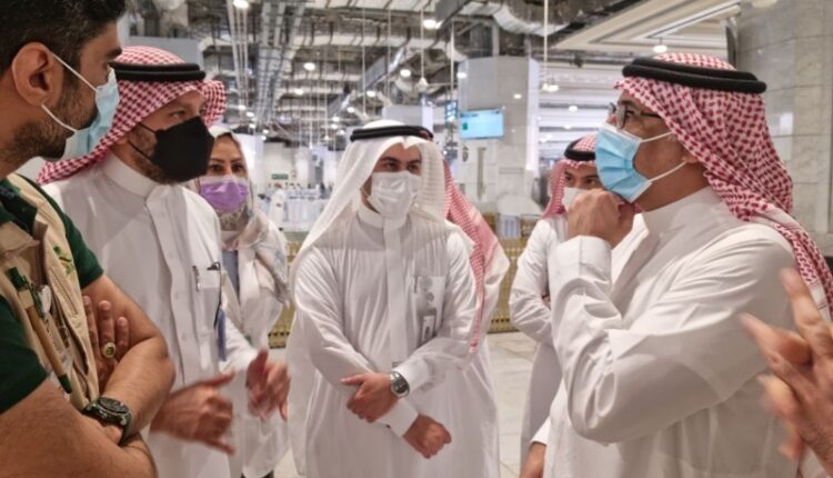 مساعد وزير الصحة يتفقد جاهزية المنشآت والطواقم استعدادًا لموسم العمرة