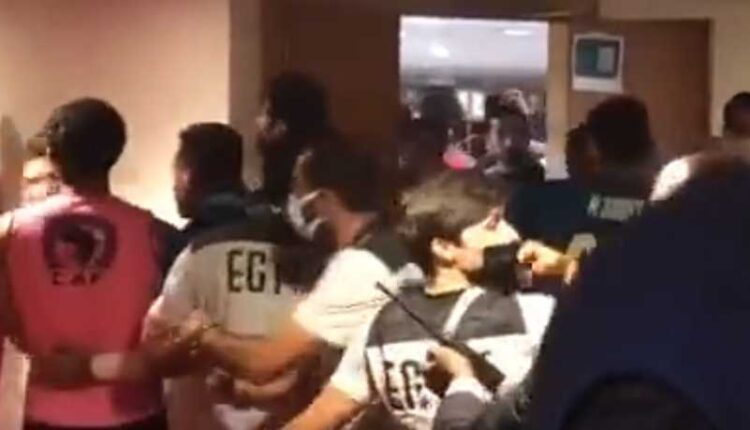 حقيقة فتح الاتحاد الإفريقي لكرة القدم تحقيقا بالشجار العنيف خلال مباراة مصر والمغرب