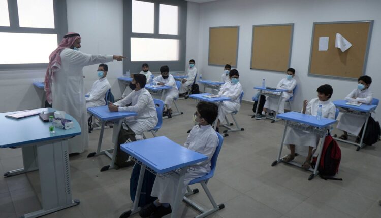 قبل يوم من العودة الحضورية.. #نطالب_الملك_بالدراسه_عن_بعد يتصدر السعودية