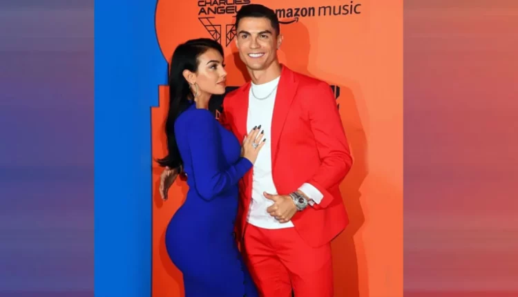 شاهد| عرض صورة صديقة كريستيانو رونالدو وهي شبه عارية على برج خليفة