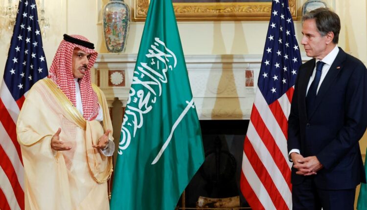 عقب الهجوم الحوثي على خميس مشيط.. وزير الخارجية الأمريكي يهاتف نظيره السعودي