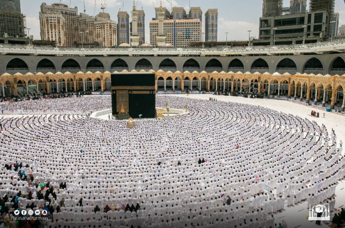شاهد.. الأجواء الإيمانية والروحانية بصلاة آخر جمعة في رمضان بالمسجد الحرام والمسجد النبوي