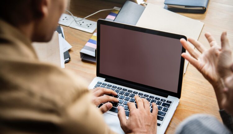 دورات مجانية عن بُعد بتخصصات مختلفة متاحة للجميع.. إليكم الرابط والتفاصيل والشروط