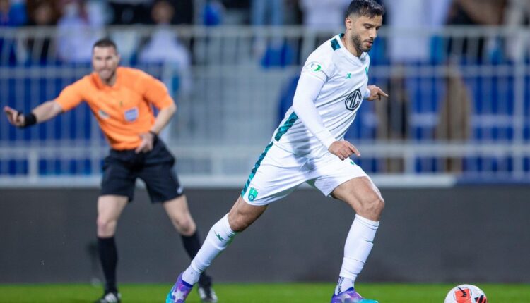 تفاصيل 3 عروض مغرية للاعب الأهلي السعودي عمر السومة