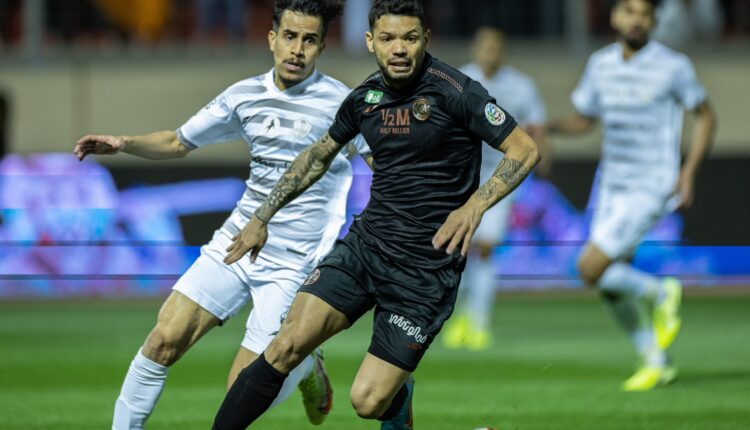 موعد مباراة الطائي والشباب والقنوات الناقلة والنتيجة المتوقعة