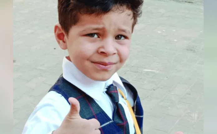 من هو الطفل حسن هاشم الشعلة الذي توفي اختناقا بعد نسيانه بحافلة مدرسية في السعودية؟.. إليكم التفاصيل الكاملة