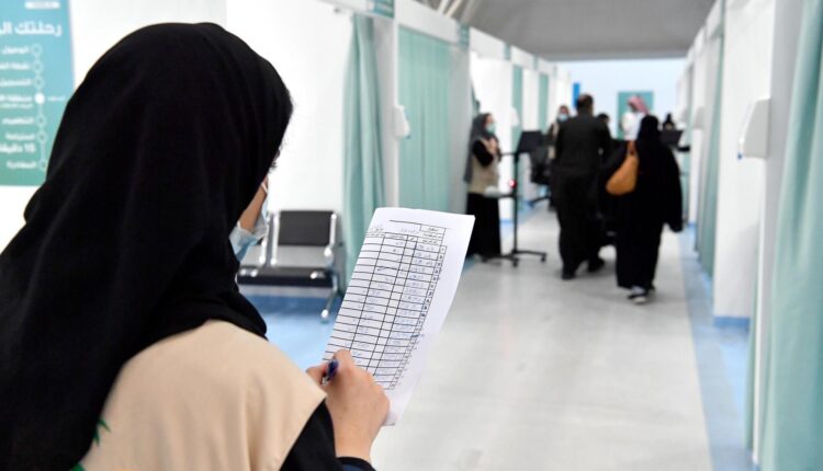 بمعظم مناطق المملكة.. رابط وشروط التقديم لوظائف فني رعاية مرضى